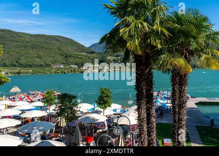 Restaurant, Gretl am See lido am Kalterer See, in der Nähe des Dorfes Kaltern, im Etschtal in Südtirol, einer der beiden wärmsten Seen der Region Stockfoto