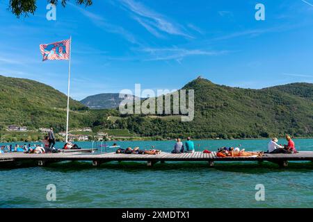 Gretl am See lido am Kalterer See, in der Nähe von Kaltern, im Etschtal in Südtirol, einem der beiden wärmsten Seen der Alpen, Baden Stockfoto