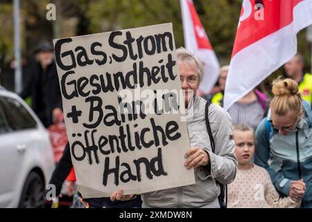 Demonstration der Solidaritätsallianz gegen die Folgen von Inflation und hohen Energiepreisen für die Bürger, organisiert von einer Allianz Stockfoto