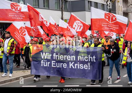 Demonstration der Solidaritätsallianz gegen die Folgen von Inflation und hohen Energiepreisen für die Bürger, organisiert von einer Allianz Stockfoto