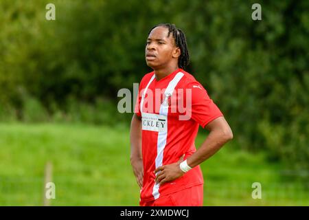 Swansea, Wales. 27. Juli 2024. Uko Oji von Leyton Orient während des U18-Freundschaftsspiels zwischen Swansea City und Leyton Orient auf dem Fairwood Training Ground in Swansea, Wales, Großbritannien am 27. Juli 2024. Quelle: Duncan Thomas/Majestic Media/Alamy Live News. Stockfoto