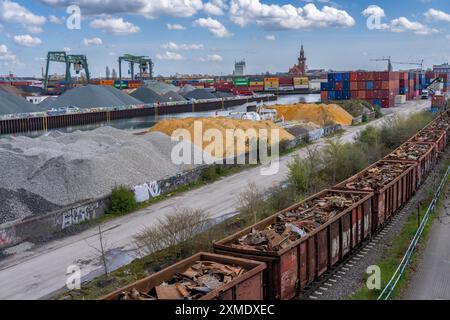 Hafen Dortmund, Containerterminal Dortmund CTD, trimodales Terminal, Transport per Bahn, Straße und Wasserstraße, Dortmund-Ems-Kanal, Güter trainieren mit Stockfoto