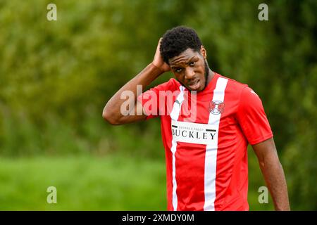 Swansea, Wales. 27. Juli 2024. Philip Chinedu von Leyton Orient während des U18-Freundschaftsspiels zwischen Swansea City und Leyton Orient auf dem Fairwood Training Ground in Swansea, Wales, Großbritannien am 27. Juli 2024. Quelle: Duncan Thomas/Majestic Media/Alamy Live News. Stockfoto