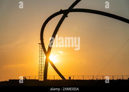 Das horizontale Observatorium an der Spitze Hoheward, bei Sonnenuntergang, Landschaftspark, Nordrhein-Westfalen, Deutschland Stockfoto