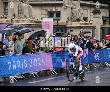 Paris, Frankreich. Juli 2024. Kevin Vauquelin (Frankreich) tritt am 27. Juli 2024 während des individuellen Zeitfahrens der Radfahrer bei den Olympischen Spielen 2024 in Paris an. Quelle: Hu Huhu/Xinhua/Alamy Live News Stockfoto