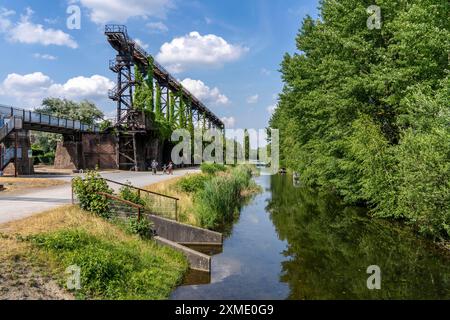 Der Landschaftspark Duisburg Nord, Klarwasserkanal, Sinterwerk, Emscher Promenade, Nordrhein-Westfalen, Deutschland Stockfoto