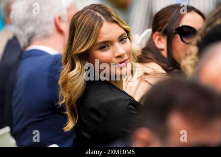 Madrid, Madrid, Spanien. Juli 2024. Gabriely Miranda, Model und Freundin von Endrick, wurde bei der Präsentation von Endrick Felipe als neuer Spieler von Real Madrid am 27. Juli 2024 im Estadio Santiago Bernabeu in Madrid gesehen. (Kreditbild: © Alberto Gardin/ZUMA Press Wire) NUR REDAKTIONELLE VERWENDUNG! Nicht für kommerzielle ZWECKE! Stockfoto