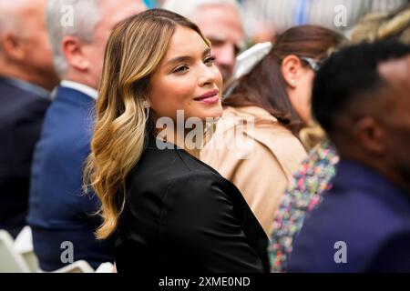 Madrid, Madrid, Spanien. Juli 2024. Gabriely Miranda, Model und Freundin von Endrick, wurde bei der Präsentation von Endrick Felipe als neuer Spieler von Real Madrid am 27. Juli 2024 im Estadio Santiago Bernabeu in Madrid gesehen. (Kreditbild: © Alberto Gardin/ZUMA Press Wire) NUR REDAKTIONELLE VERWENDUNG! Nicht für kommerzielle ZWECKE! Stockfoto