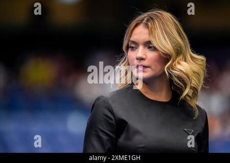 Madrid, Madrid, Spanien. Juli 2024. Gabriely Miranda, Model und Freundin von Endrick, wurde bei der Präsentation von Endrick Felipe als neuer Spieler von Real Madrid am 27. Juli 2024 im Estadio Santiago Bernabeu in Madrid gesehen. (Kreditbild: © Alberto Gardin/ZUMA Press Wire) NUR REDAKTIONELLE VERWENDUNG! Nicht für kommerzielle ZWECKE! Stockfoto