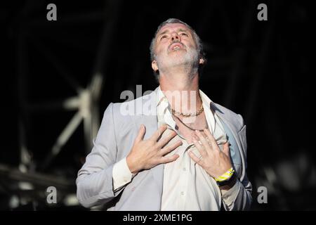 London, Großbritannien. Samstag, 27. Juli 2024. Baxter Dury tritt beim South Facing Festival auf, das im Crystal Palace Bowl stattfindet. Quelle: Katie Collins/EMPICS/Alamy Live News Stockfoto