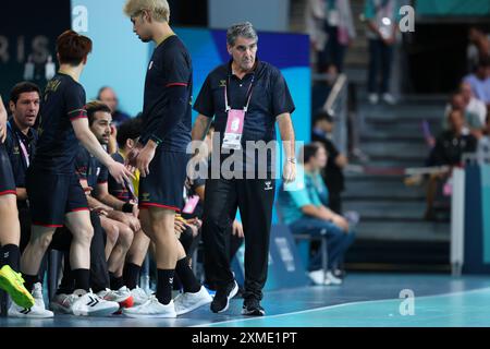 Paris, Frankreich. Juli 2024. Antonio Carlos Ortega Head Coach (JPN) Handball : Vorrunde der Männer Gruppenspiel A zwischen Kroatien 30-29 Japan während der Olympischen Spiele 2024 in Paris in der Pariser Süd-Paris-Arena. Quelle: Yohei Osada/AFLO SPORT/Alamy Live News Stockfoto