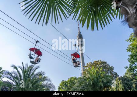 Westfalenpark, mit 70 Hektar einer der größten innerstädtischen Parks Europas, Sessellift, Florianturm, 219 Meter hoher Aussichtsturm und Fernsehturm Stockfoto