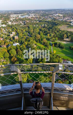 Blick vom Florian Tower, 219 Meter hoher Aussichtsturm und Fernsehturm, im Westfalenpark mit 70 Hektar, einem der größten innerstädtischen Parks Stockfoto