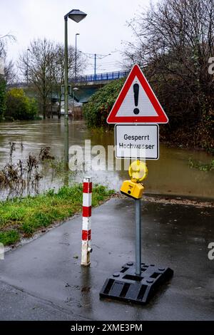 Hochwasser am Ruhrgebiet, hier bei Hattingen, auf einem überfluteten Campingplatz, nach tagelangen Dauerregen, Nordrhein-Westfalen Stockfoto