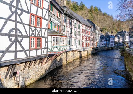 Monschau, Altstadt, Eifel, Nordrhein-Westfalen, Deutschland, Fachwerkhäuser entlang der Rur, in der Eschenbachstraße Stockfoto