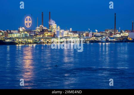 Hintergrund Chempark Leverkusen, Bayer Leverkusen, Chemiepark, Chemiewerk, Rhein, Leverkusen, Nordrhein-Westfalen, Deutschland Stockfoto