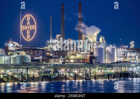 Hintergrund Chempark Leverkusen, Bayer Leverkusen, Chemiepark, Chemiewerk, Rhein, Leverkusen, Nordrhein-Westfalen, Deutschland Stockfoto