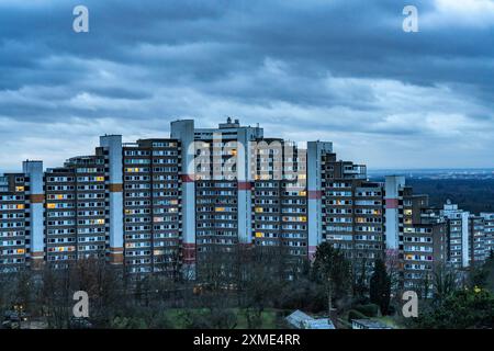 Hochhäuser im Wohnpark Bensberg, Bergisch-Gladbach, 18-geschossiges Wohngut mit über 900 Wohnungen, verteilt auf 7 Gebäude Stockfoto