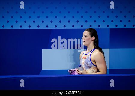 PARIS - Tessa Giele nach dem Halbfinale 100 Butterfly am ersten Tag des Olympischen Schwimmturniers bei den Olympischen Spielen. ANP KOEN VAN WEEL Stockfoto