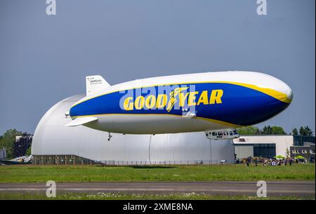 Der neu am Flughafen Essen/Mühlheim stationierte Zeppelin NT führt ab dem Luftschiffshangar Sightseeing-Flüge über das Rhein-Ruhr-Gebiet durch Stockfoto