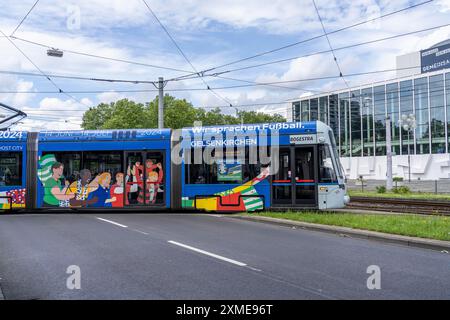 BOGESTRA Tram im offiziellen Design der Fußball-Europameisterschaft 2024, Linie 302, hinter der mir, Musiktheater im Revier Stockfoto