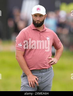 Juli 2024; JCB Golf & amp; Country Club, Rocester, Uttoxeter, England; LIV UK Golf League, Runde 2; Jon Rahm von der Legion XIII GC auf dem 14. Green Stockfoto