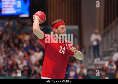 Paris South Arena, Paris, Frankreich. Juli 2024. Mikkel Hansen (Dänemark) während eines olympischen Handballspiels in der Gruppe A in Dänemark und Frankreich in der Paris South Arena in Paris, Frankreich. Ulrik Pedersen/CSM/Alamy Live News Stockfoto