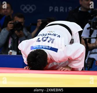 Paris, Frankreich. Juli 2024. Smetov Yeldos aus Kasachstan reagiert auf das 60 kg schwere Judo-Endspiel der Männer bei den Olympischen Spielen 2024 in Paris, Frankreich, 27. Juli 2024. Quelle: Li An/Xinhua/Alamy Live News Stockfoto