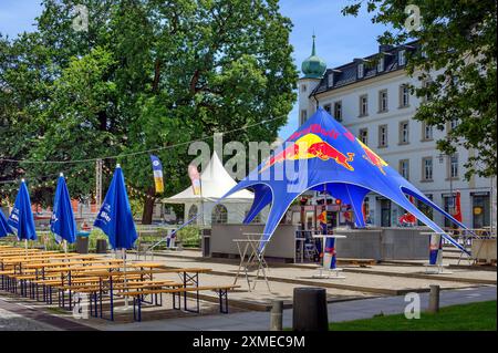 Residenz und Aufbau mit Red Bull Zelt und Bar für das Stadtfest, Kempten, Allgäu, Bayern, Deutschland Stockfoto