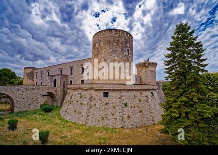 Das Castello Aragonese, auch bekannt als Castello di Venosa oder San Felice, ist das Stadtschloss von Venosa. Venosa ist eine italienische Gemeinde im Norden Stockfoto