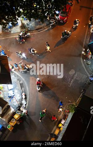 Mopeds in der Altstadt bei Nacht, Vogelperspektive, Hanoi, Vietnam Stockfoto