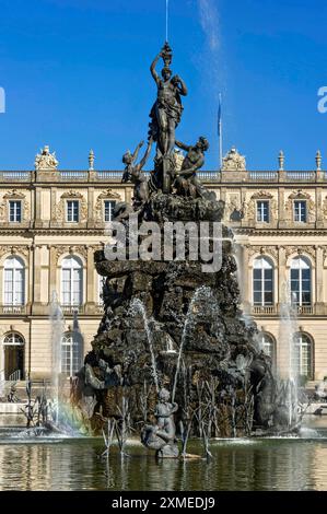 Springbrunnenfigur der Göttin Fortuna am Glücksrad, Fortuna-Brunnen, Fortunabrunnen, Brunnen, Wasserparterre, Schlosspark Stockfoto