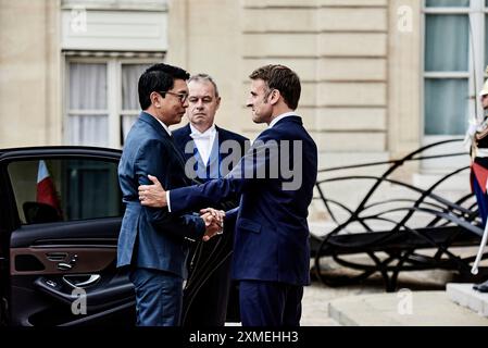 Paris, Frankreich. Juni 2024. Antonin Burat/Le Pictorium - Besuch des Präsidenten Madagaskars Andry Rajoelina im Elysee-Palast - 08/06/2024 - Frankreich/Paris - der französische Präsident Emmanuel Macron und der Präsident Madagaskars Andry Rajoelina während eines Treffens im Elysee-Palast am 26. Juli 2024 zu einem bilateralen Gespräch. Quelle: LE PICTORIUM/Alamy Live News Stockfoto