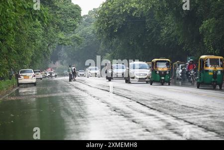 Neu-Delhi, Indien. Juli 2024. NEW DELHI, INDIEN - 27. JULI: Plötzlicher Regen in der Nähe des Mandi House am 27. Juli 2024 in Neu-Delhi, Indien. (Foto: Arvind Yadav/Hindustan Times/SIPA USA) Credit: SIPA USA/Alamy Live News Stockfoto