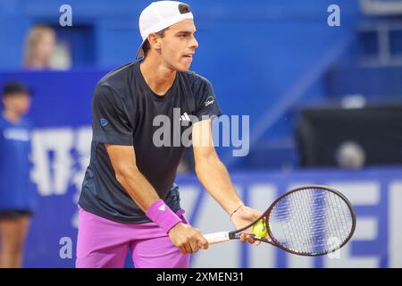 Pula, Kroatien. Juli 2024. Der argentinische Tennisspieler Francisco Cerundolo spielt beim Grand Final der Blue Lagoon Croatia Open am 27. Juli 2024 in Umag, Kroatien einen Ball in einem Tennisspiel gegen den italienischen Spieler Lorenzo Musetti. Foto: Srecko Niketic/PIXSELL Credit: Pixsell/Alamy Live News Stockfoto