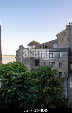 Blick auf das Haus von Les Rempars, Saint Michael's Mount, Normandie, Frankreich Stockfoto