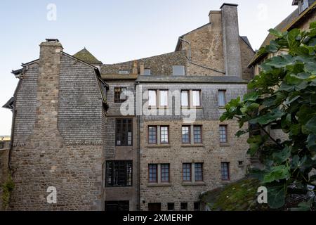 Blick auf das Haus von Les Rempars, Saint Michael's Mount, Normandie, Frankreich Stockfoto