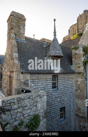 Blick auf das Haus von Les Rempars, Saint Michael's Mount, Normandie, Frankreich Stockfoto