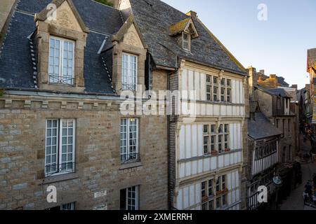 Blick auf das Haus von Les Rempars, Saint Michael's Mount, Normandie, Frankreich Stockfoto