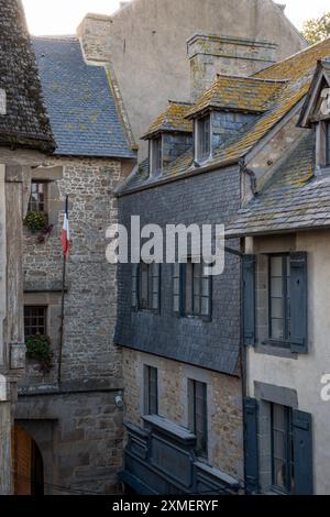 Blick auf das Haus von Les Rempars, Saint Michael's Mount, Normandie, Frankreich Stockfoto