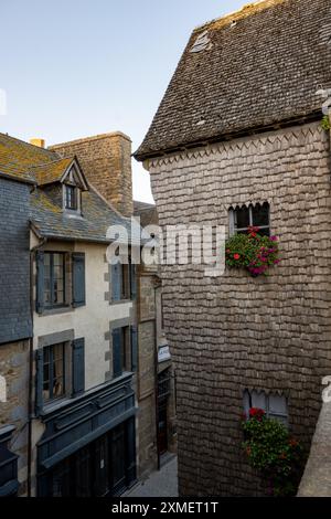 Blick auf das Haus von Les Rempars, Saint Michael's Mount, Normandie, Frankreich Stockfoto