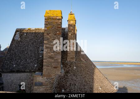„Les Rempars & the Bay“, St. Michael's Mount, Normandie, Frankreich Stockfoto