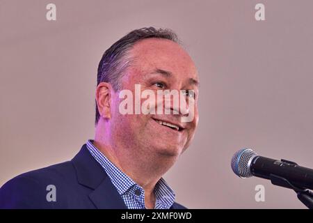 Wausau, Wisconsin, USA. Juli 2024. Zweiter Gentleman Doug Emhoff spricht das in Hmong Wausau Festival in Wausau, Wisconsin, Samstag, 27. Juli 2024. (Kreditbild: © Dominic Gwinn/ZUMA Press Wire) NUR REDAKTIONELLE VERWENDUNG! Nicht für kommerzielle ZWECKE! Stockfoto