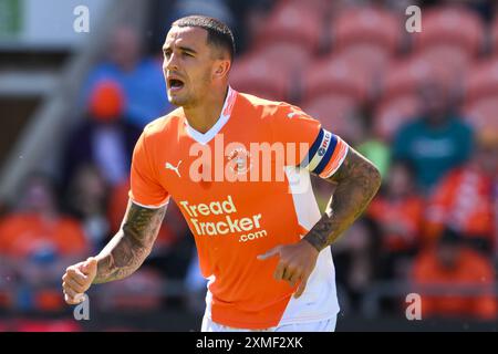 Oliver Norburn von Blackpool gibt seinem Team Anweisungen während des Vorsaison-Freundschaftsspiels Blackpool gegen Sunderland in der Bloomfield Road, Blackpool, Vereinigtes Königreich, 27. Juli 2024 (Foto: Craig Thomas/News Images) in, am 27. Juli 2024. (Foto: Craig Thomas/News Images/SIPA USA) Credit: SIPA USA/Alamy Live News Stockfoto