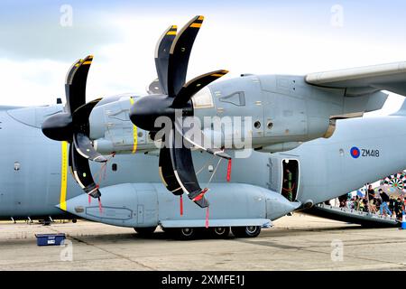 RIAT 2024 Fairford an RAF Airbus A400M Atlas C1 ist ein viermotoriges Transportflugzeug mit massiven gewellten Propellern, die für schwere Aufzüge entwickelt wurden Stockfoto