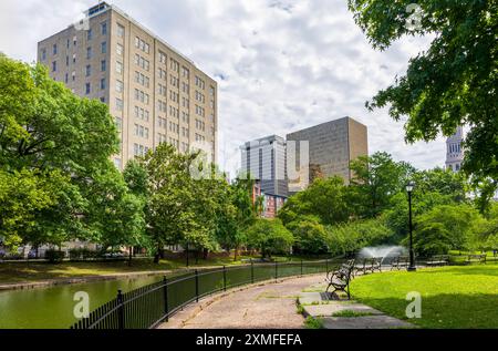 Die Skyline der Stadt Harford aus Sicht von Bushnell Park, Hartford, Connecticut Stockfoto