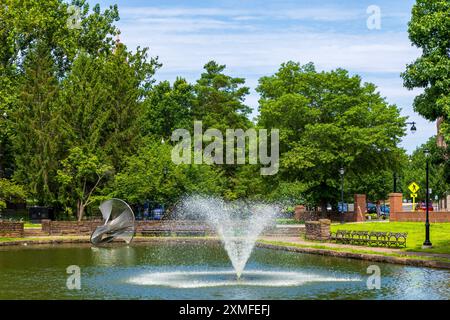 Hartford, Connecticut – 18. Juli 2024: Harmony, die Skulptur in Lilly Pond, Bushnell Park, entworfen von Charles Perry Stockfoto