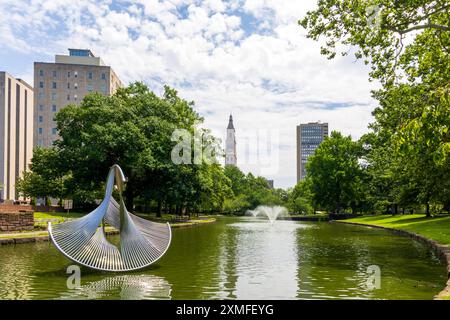 Hartford, Connecticut – 18. Juli 2024: Harmony, die Skulptur in Lilly Pond, Bushnell Park, entworfen von Charles Perry Stockfoto