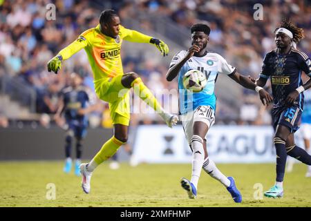 Chester, Pennsylvania, USA. Juli 2024. Der Philadelphia Union Goalie Andre Blake (18) klärt den Ball während der zweiten Hälfte eines MLS-Spiels gegen Charlotte FC im Subaru Park in Chester, Pennsylvania. Kyle Rodden/CSM/Alamy Live News Stockfoto