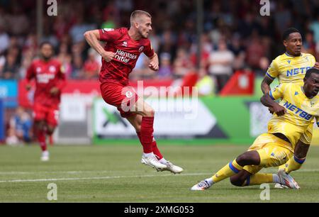 Ronan Darcy von Crawley Town schießt Stockfoto